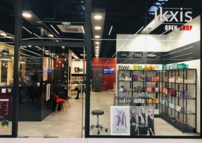 Vitrine du salon Ikxis Joué Sud avec l'Open Shop